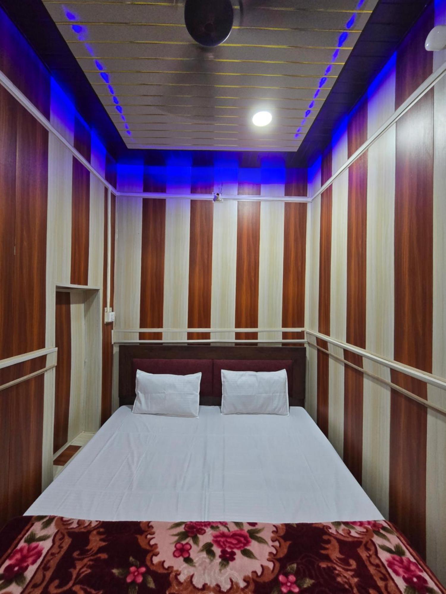 Ramlala Paying Guest House Stay Just 100M From Saryu Ghat, Ayodhya Exterior photo